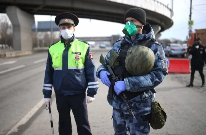 Около 3000 пропусков больных COVID-19  ежедневно аннулируются в Москве