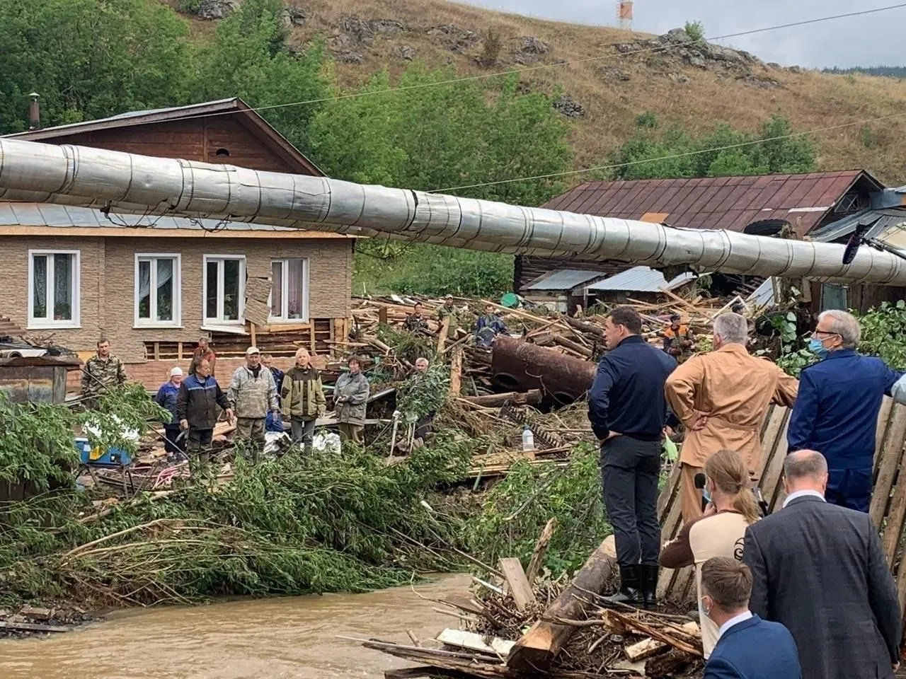 Пострадавшие от паводка жители г. Нижние Серги получат по 15 тыс. рублей