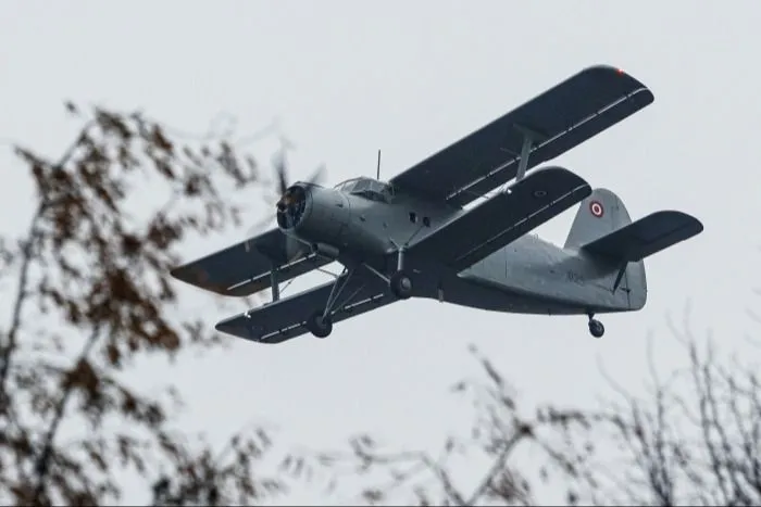 Следователи в Уфе устанавливают причины экстренной посадки самолета Ан-2