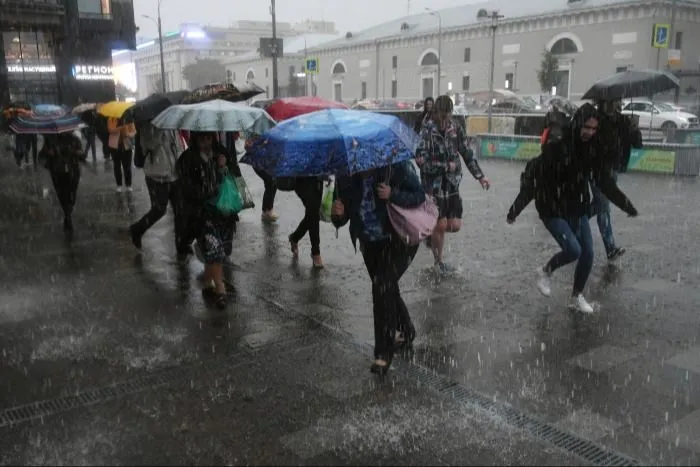 "Оранжевый" уровень опасности объявлен в Москве из-за сильных ливней