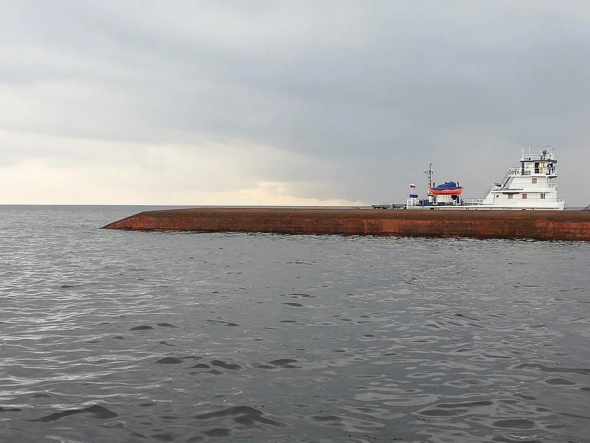 Уголовное дело возбуждено после крушения баржи в Ярославской области