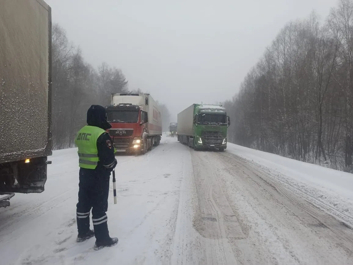 Движение междугородних автобусов и грузовиков приостановлено из-за непогоды в Удмуртии