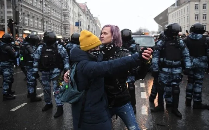 Около 300 несовершеннолетних было задержано на несанкционированных акциях 23 января