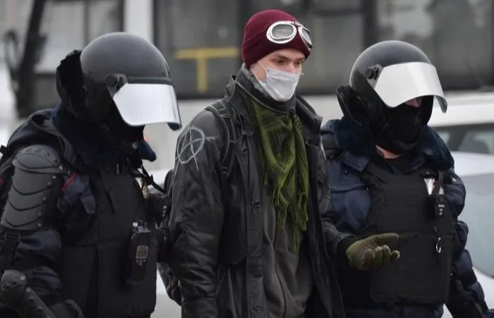 В Москве и Петербурге начались задержания оппозиционеров