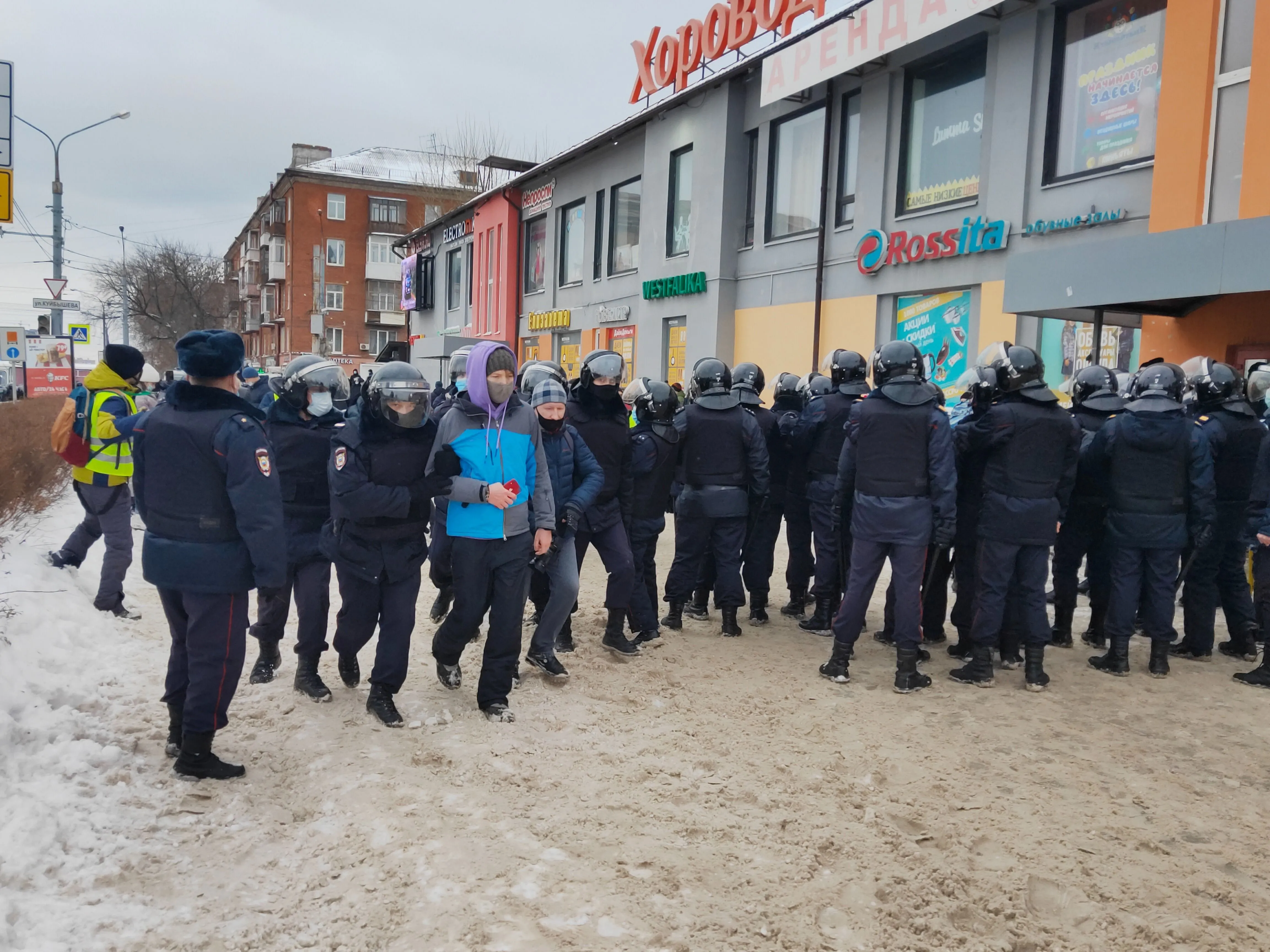 Начались задержания на несанкционированных акциях в Перми, Уфе и Ижевске