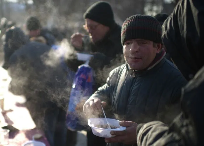 В Москве бездомные люди могут получить помощь по номеру "112"