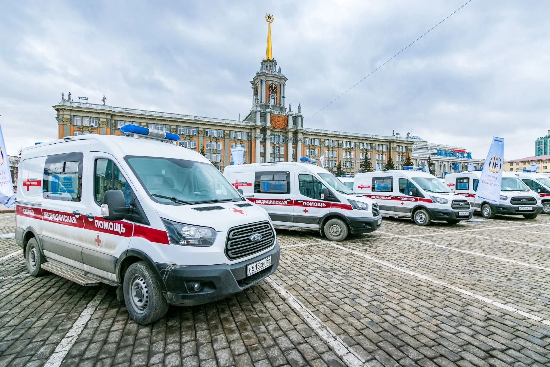 Автопарк екатеринбургской "скорой" на 90% состоит из новых автомобилей - мэр