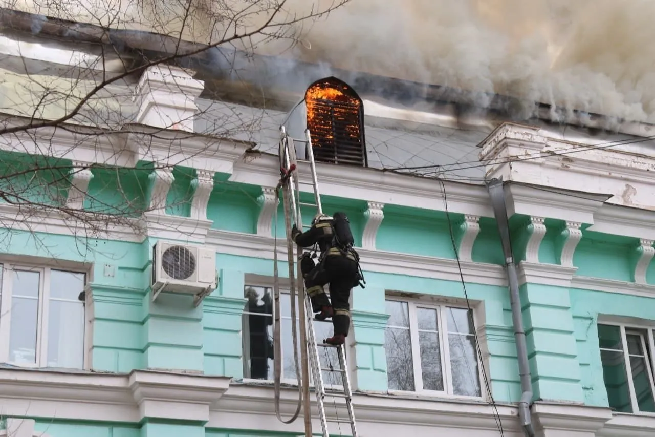 Пожарные ликвидировали открытое горение в кардиоцентре Приамурья