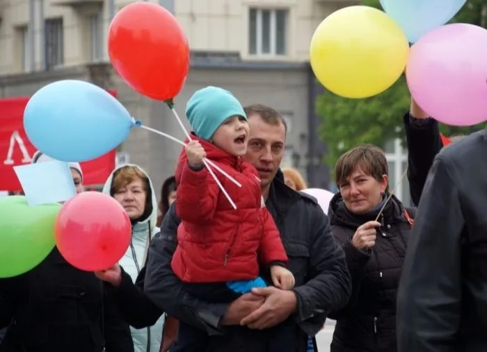 Парады, шествия и митинги отменили в Югре на период майских праздников