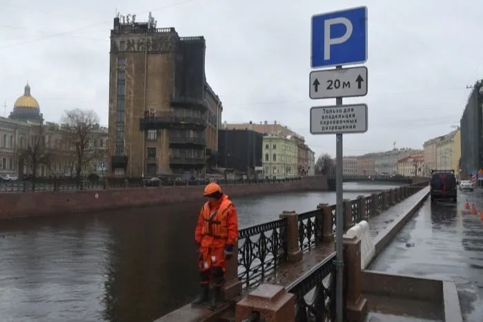 Зону платной парковки в Петербурге планируют расширить на 336 улиц до конца 2022г