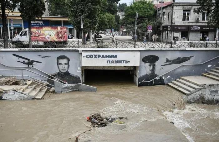 Очередной ливень в Ялте подтопил 15 многоквартирных домов, три частных, а также гостиницу