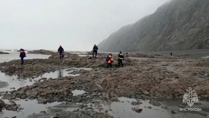 Обломки разбившегося самолета Ан-26 на Камчатке ищут с помощью водолазов и беспилотника