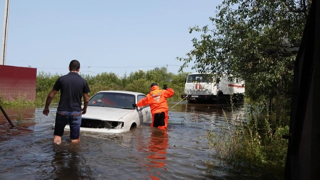 Спасатели прибыли в пригород Хабаровска, где уже начались подтопления