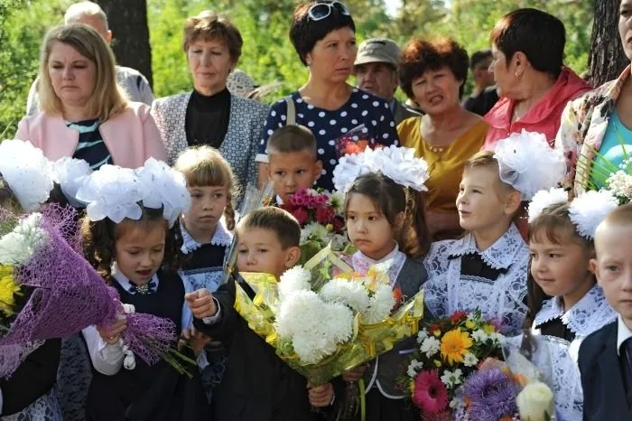 Только привитых от COVID-19 родителей первоклассников пустят на линейки 1 сентября в Крыму