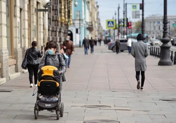 Дополнительные ограничения из-за роста заболеваемости COVID-19 в Петербурге не планируются