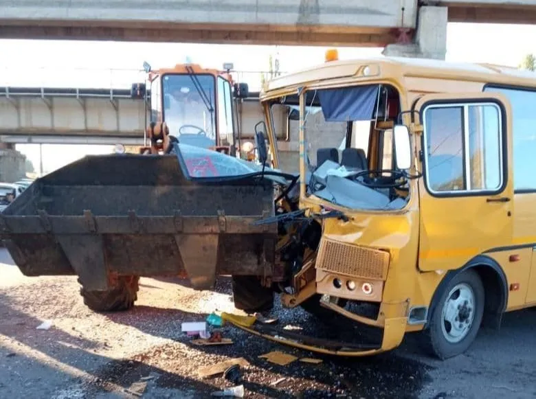 Шестеро детей пострадали в ДТП со школьным автобусом в Воронежской области