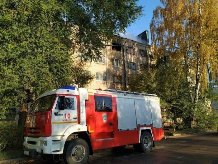 Крыши двух многоквартирных домов сгорели в Орловской области, эвакуированы 80 человек