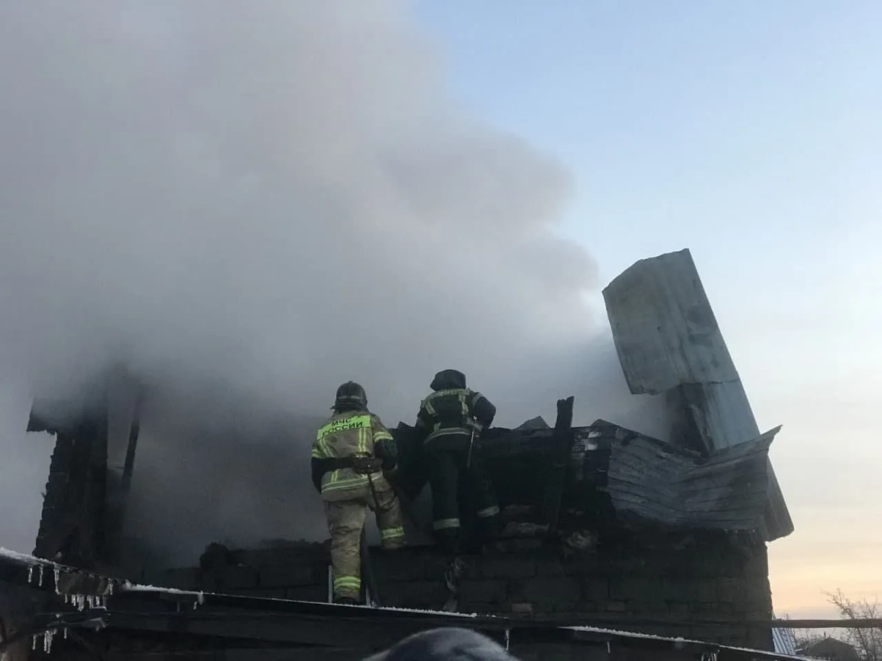 Мать и двое детей погибли на пожаре в челябинском Копейске