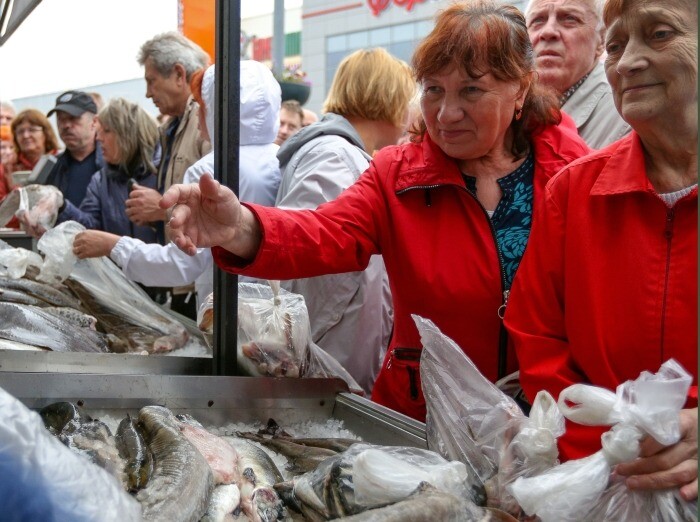 Более 2-х тонн недорогой рыбопродукции в неделю покупают жители Камчатки по социальному проекту