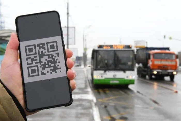 Более 500 пассажиров без QR-кодов высадили из транспорта Казани за утро понедельника