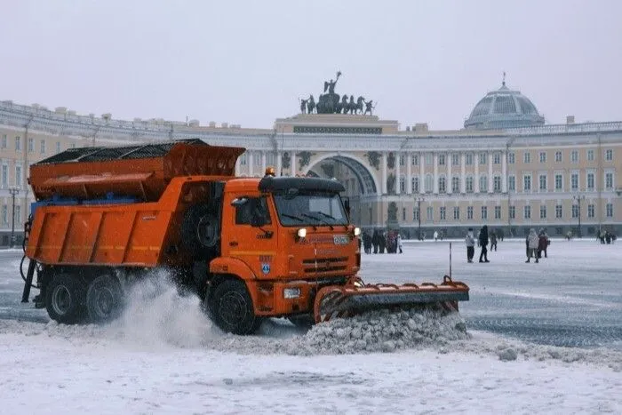 Прокуратура Петербурга проверит уборку города