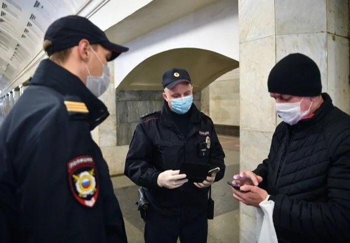 Проверки соблюдения мер профилактики COVID-19 усилили в общественном транспорте Москвы