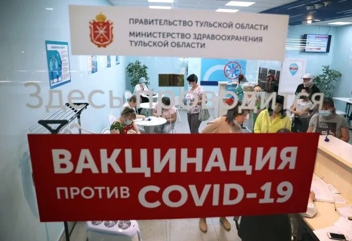 Половина жителей Тульской области вакцинировалась от COVID-19