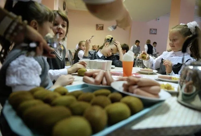 Дополнительные средства на питание школьников выделены в Иркутской области из-за повышения стоимости продуктов