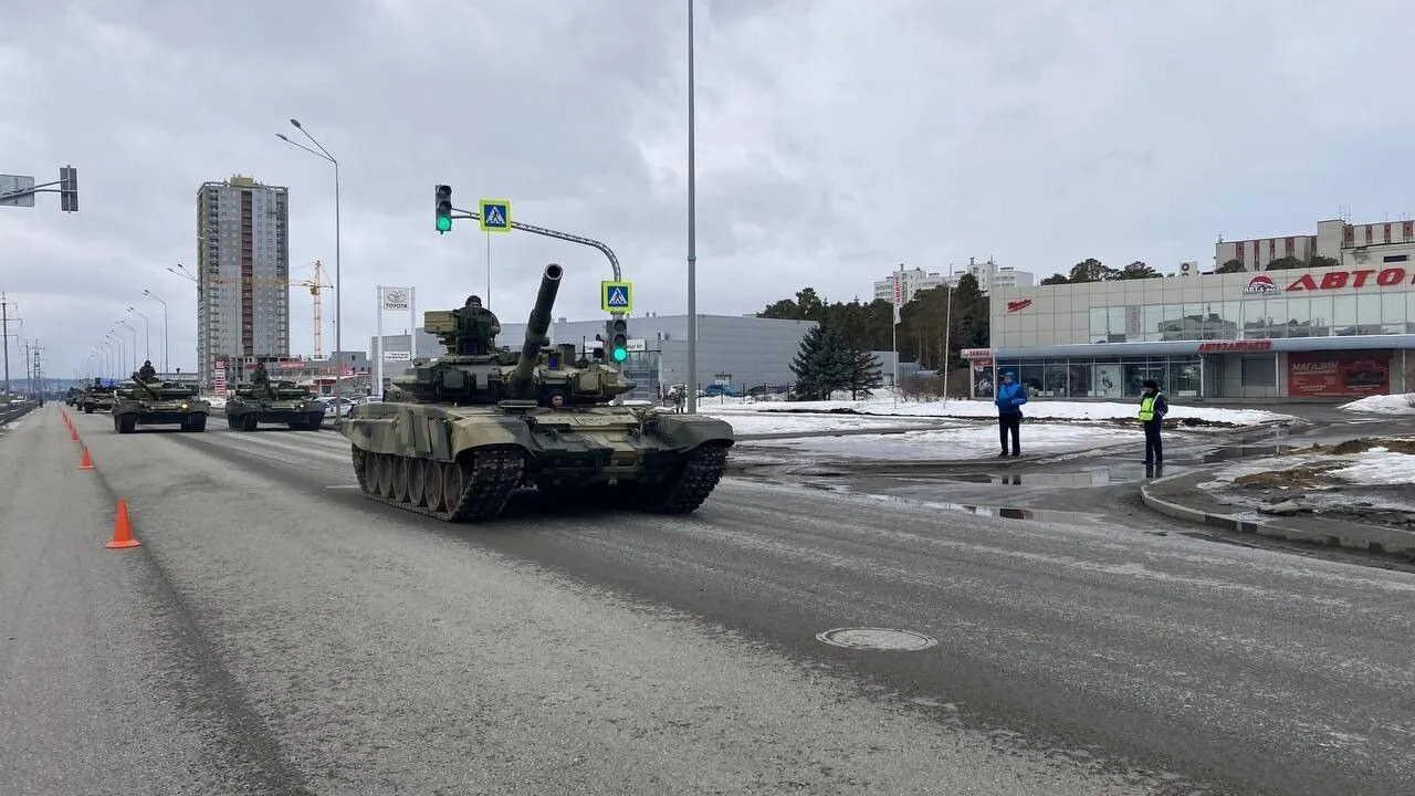 Первая тренировка к параду Победы прошла в Екатеринбурге