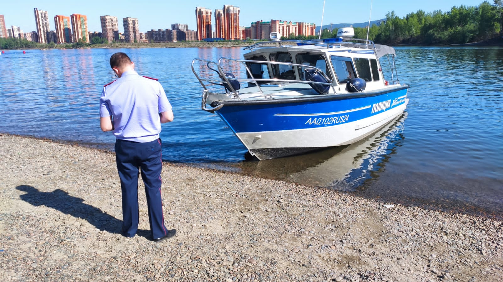 Лодка в красноярском. Водная полиция. Полицейский катер. Красноярские катера. Полицейский катер Волгоград.