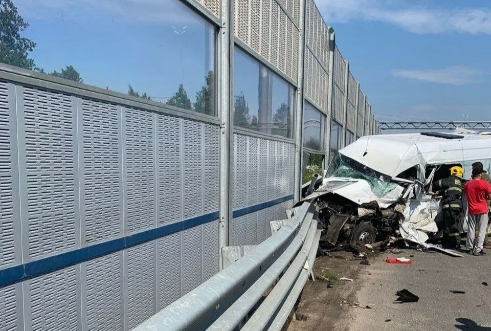 Один человек погиб, девять госпитализированы в ДТП с маршруткой Петербург-Луга - источник