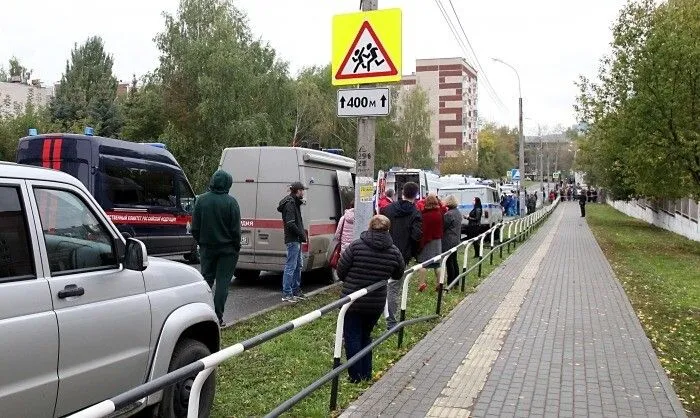 Песков: теракт в школе Ижевска, судя по всему, был совершен неонацистом