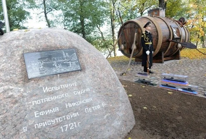 Реплику "Потаенного судна", созданного при Петре Великом, подарят Военно-морскому музею