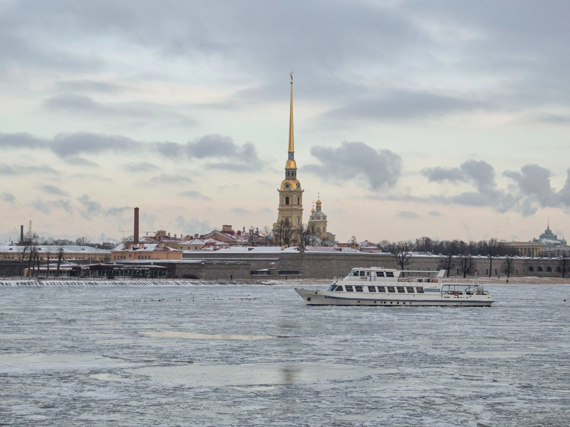 В ноябре петербуржцы видели солнце всего 8 часов