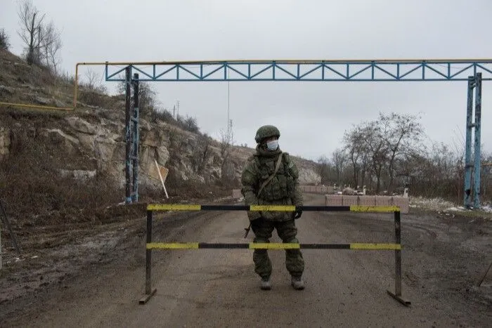 Активисты армянской оппозиции пришли к российской военной базе в Гюмри митинговать за прекращение блокады Лачинского коридора