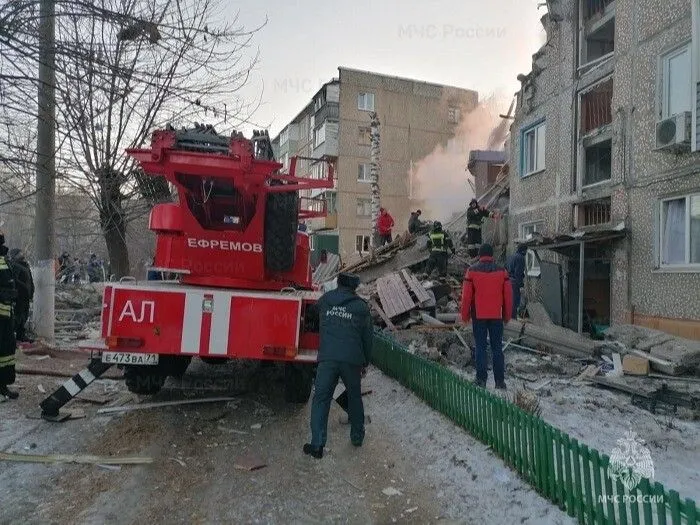 Четыре человека погибли в результате обрушения подъезда жилого дома в Тульской области - МЧС