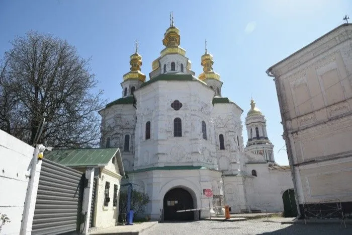 Песков называет действия властей Украины в отношении Киево-Печерской лавры незаконными