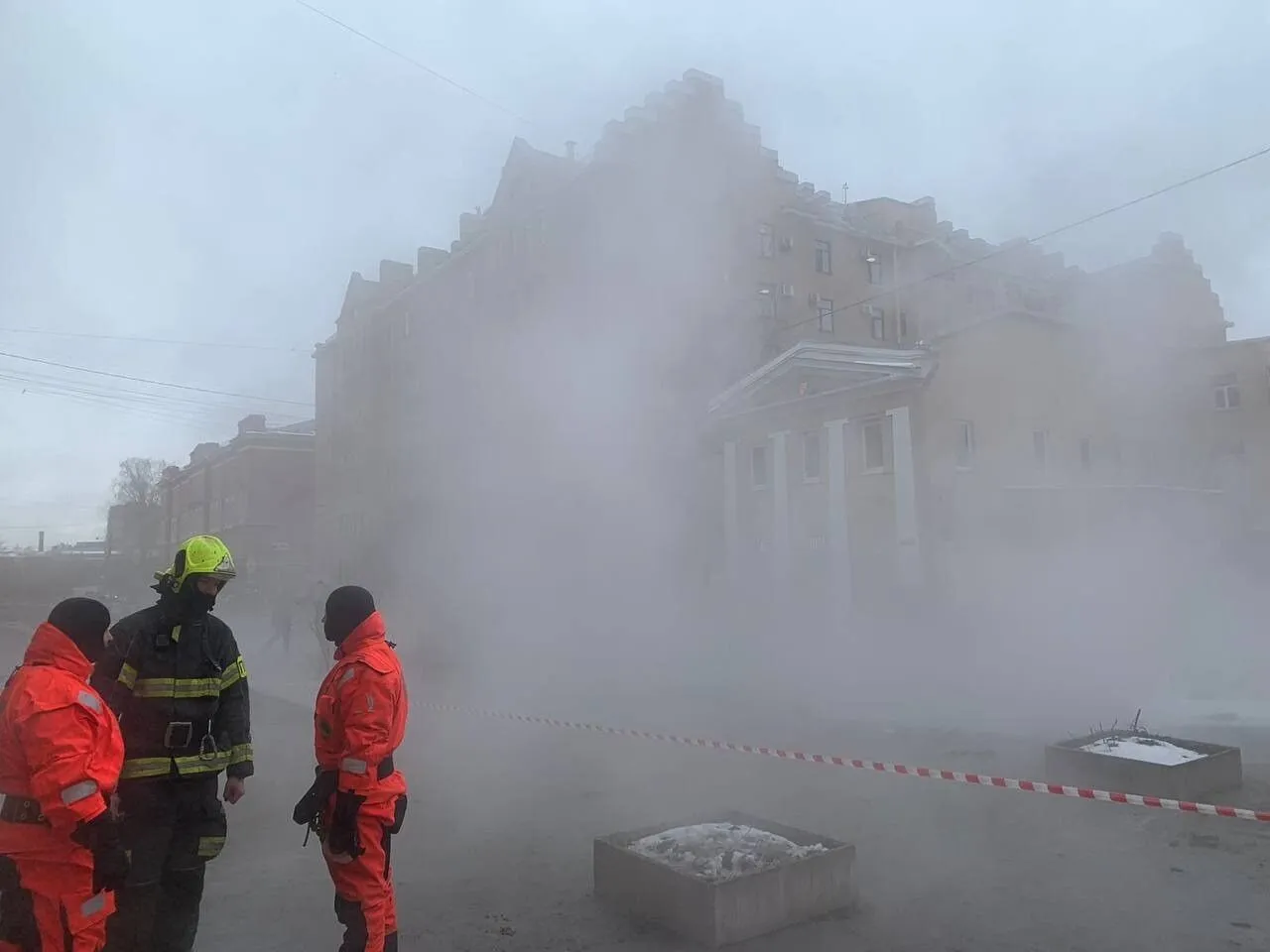 Уголовное дело возбуждено после провала машины в кипяток в Петербурге