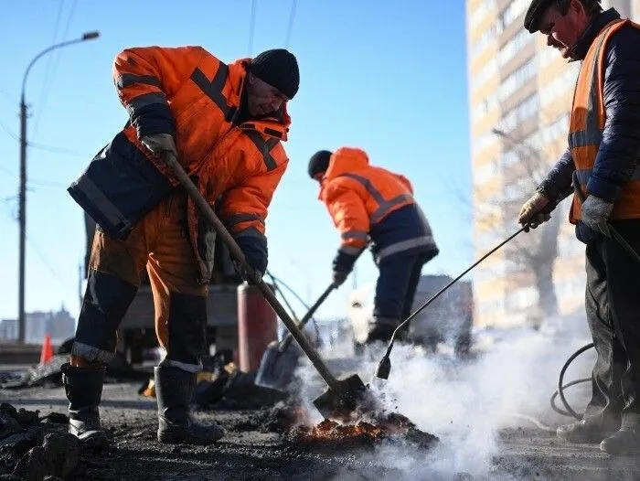 Правительство дополнительно выделит более 60,5 млрд рублей на строительство соцобъектов и дорог в регионах