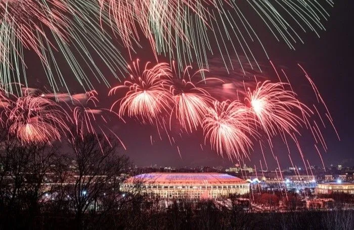 Небо Москвы в честь Дня Победы украсят свыше 12 тыс. фейерверков - штаб ЗВО