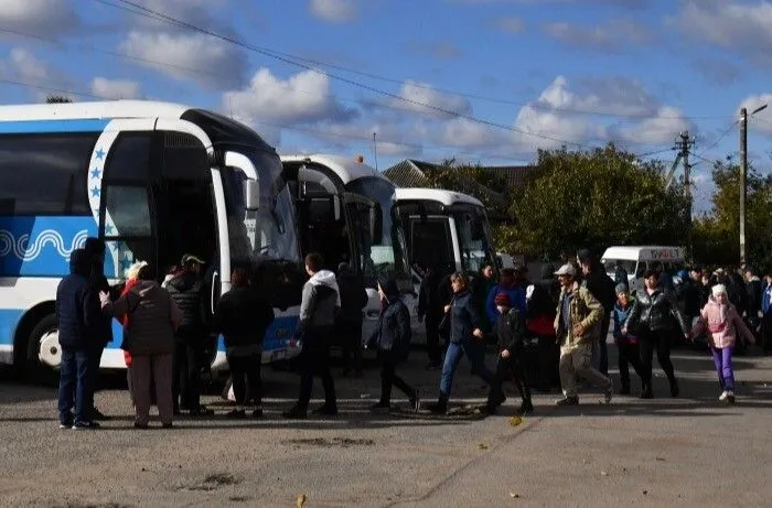 Более 1,2 тыс. человек эвакуировали с затопленных зон Херсонской области, введен режим ЧС