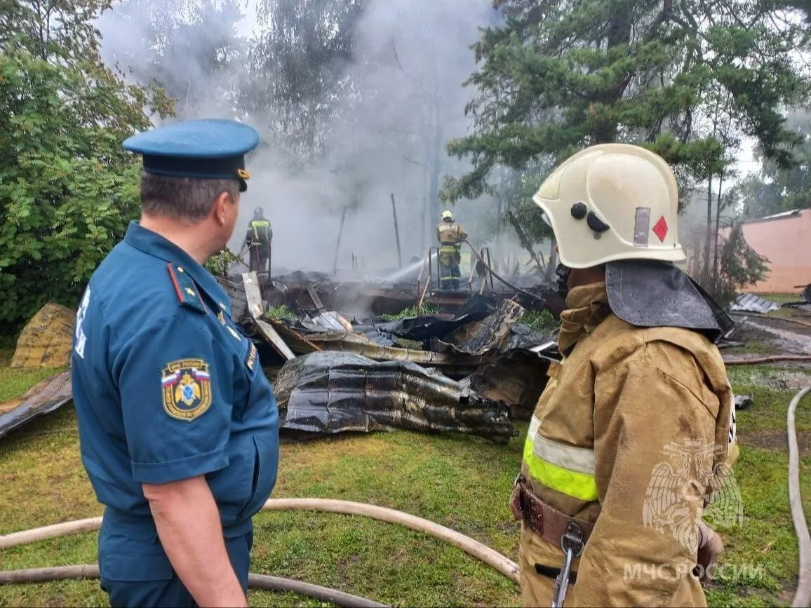 Потушен пожар в медпункте детского лагеря под Саратовом, никто не пострадал