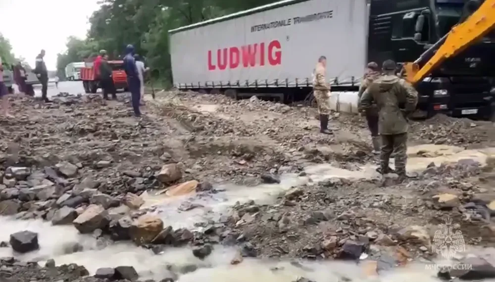 Спасателей и водооткачивающую технику из Новороссийска и Горячего Ключа задействуют для ликвидации подтоплений в Туапсинском районе