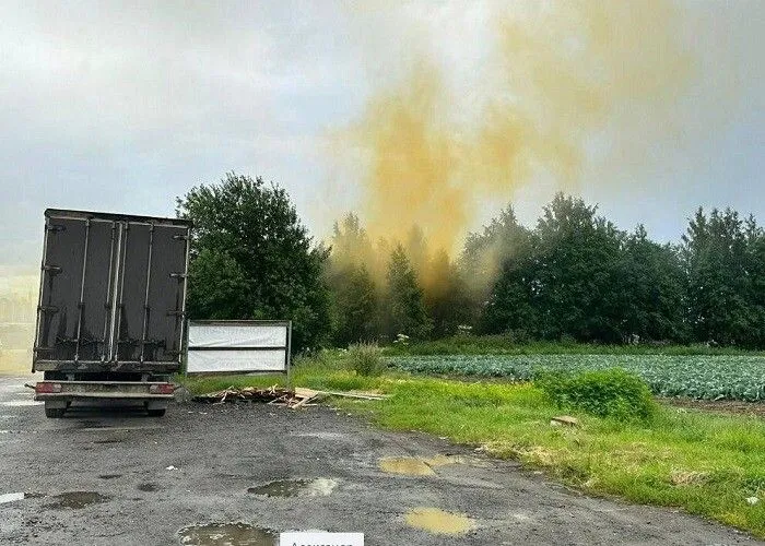 Разлив кислоты ликвидировали на Выборгском шоссе в Петербурге