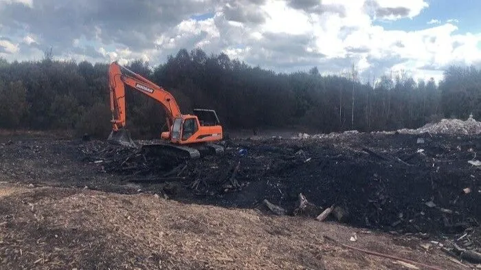 Тление опилок у свалки под Петербургом ликвидировано спустя три дня