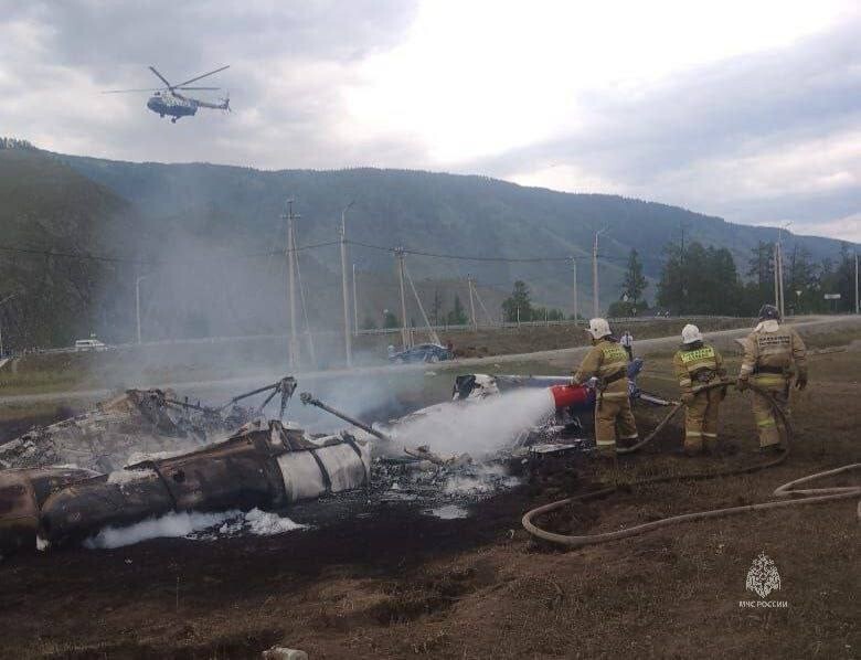 В разбившемся на Алтае вертолете с туристами находились 16 человек