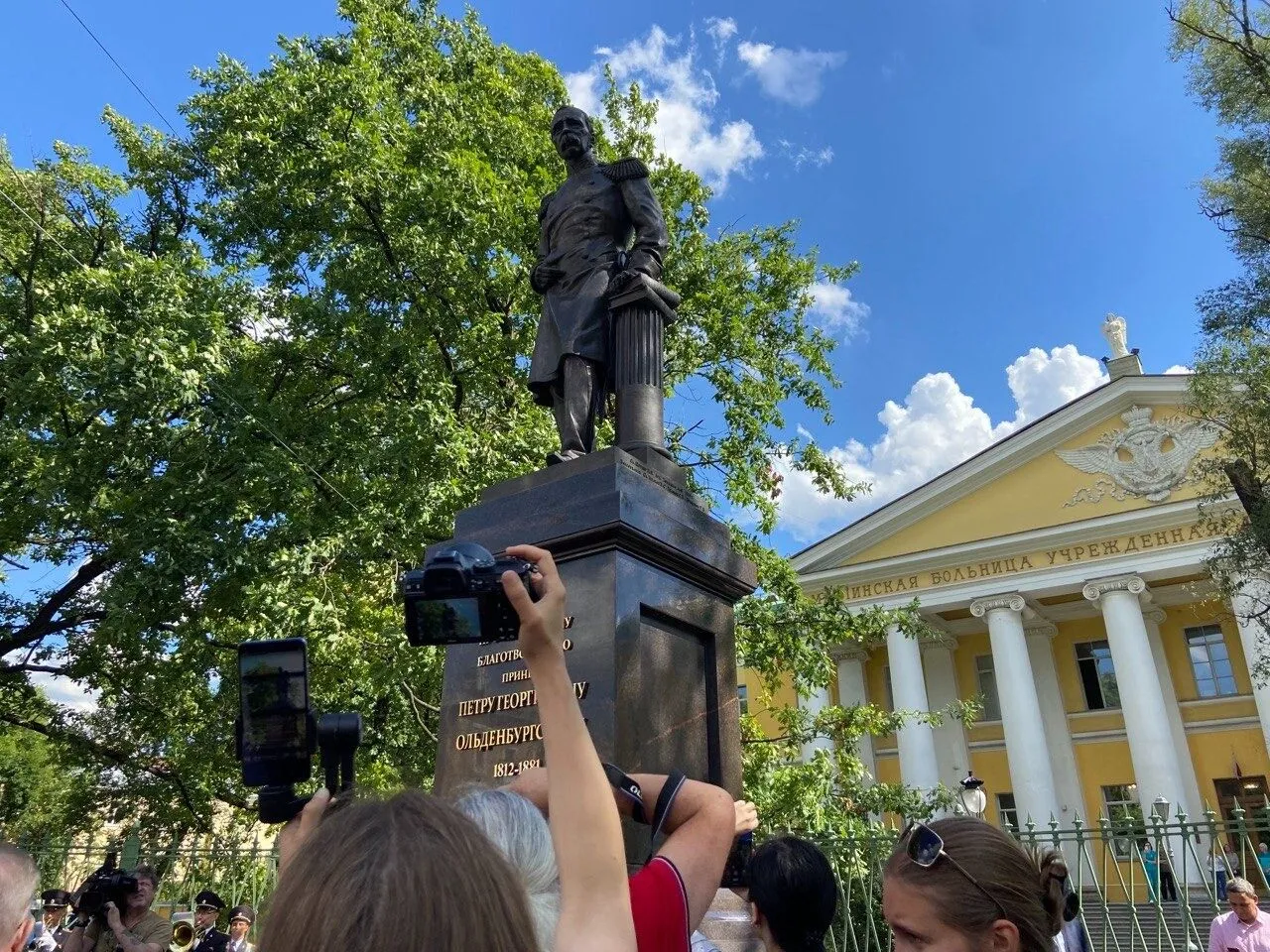 Памятник принцу Ольденбургскому открыли в Петербурге