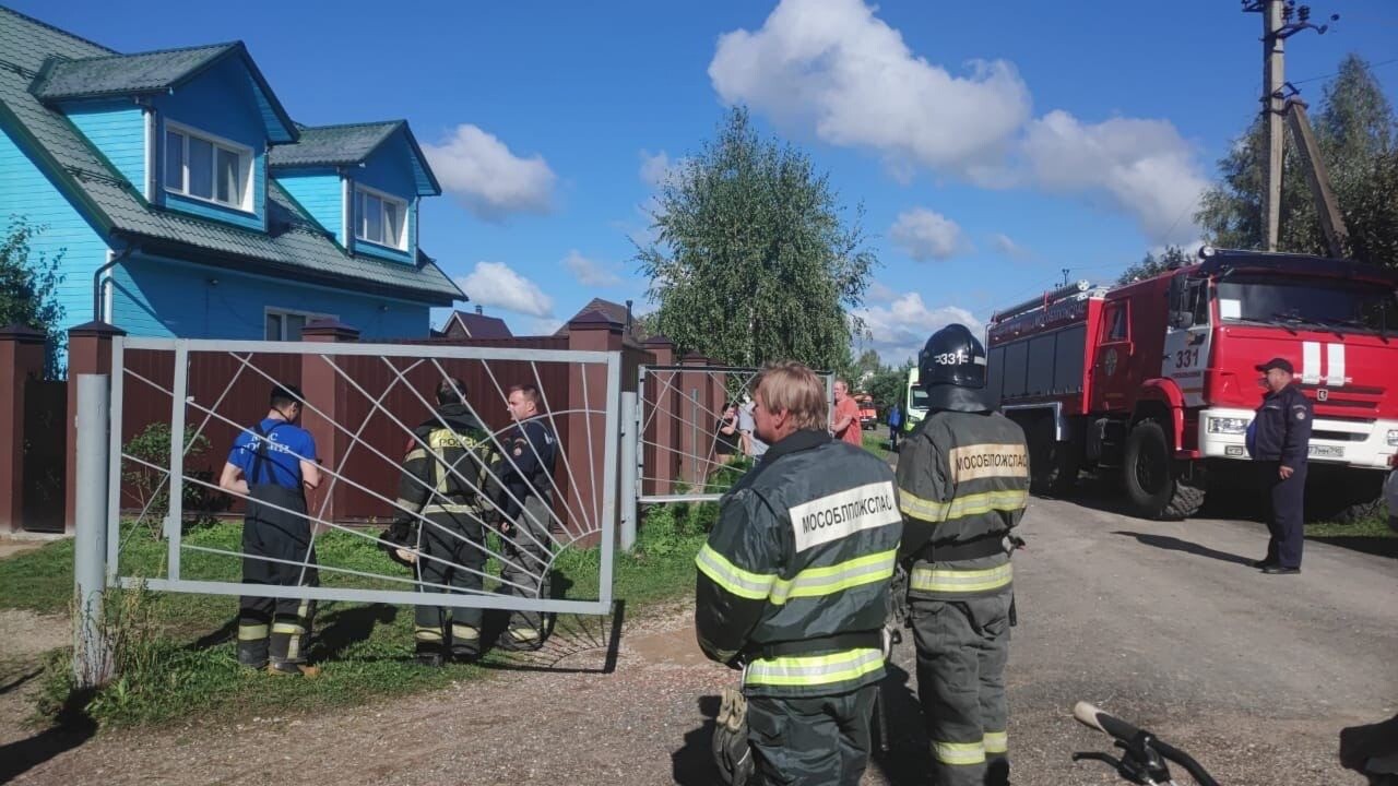 Два человека пострадали в результате падения обломков беспилотника в  Подмосковье - Москва || Интерфакс Россия