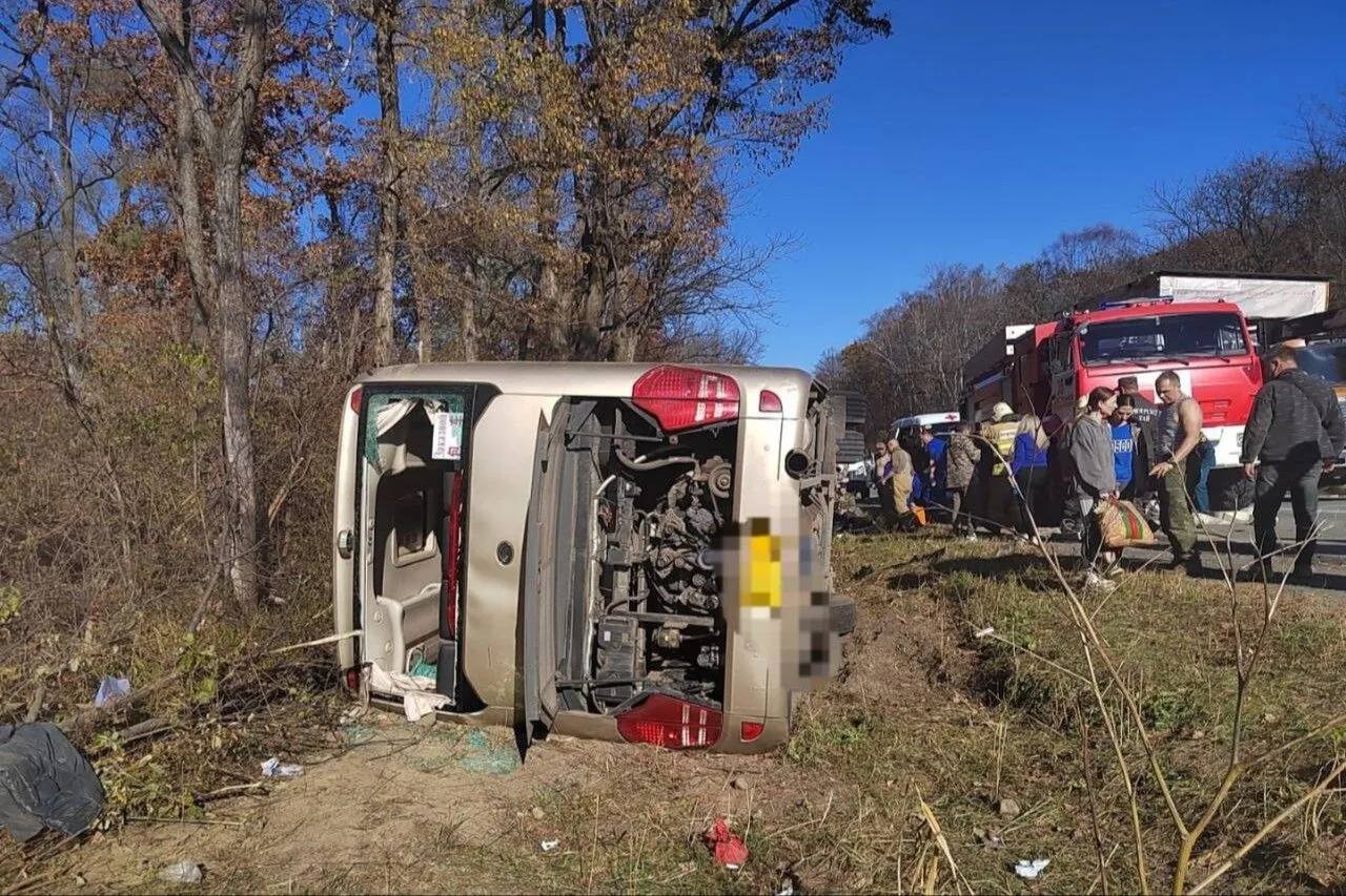 Число пострадавших в ДТП с туристическим автобусом в Приморье увеличилось до 30