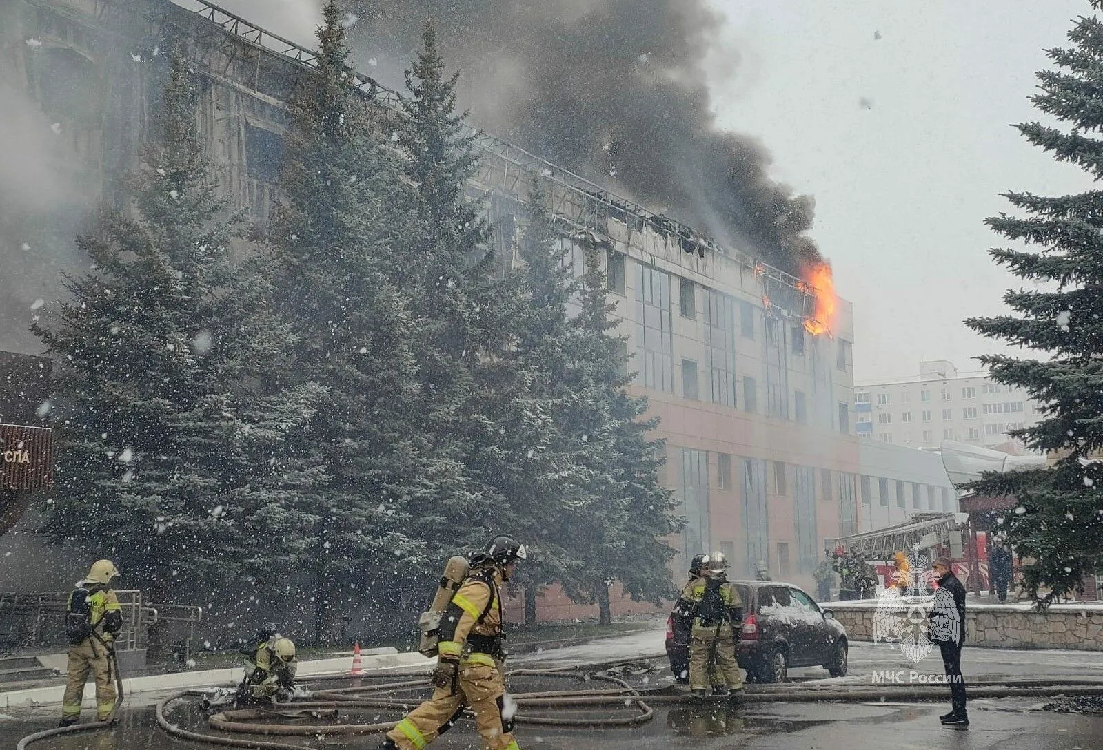 Власти Набережных Челнов помогут владельцам в восстановлении горевшего в городе отеля